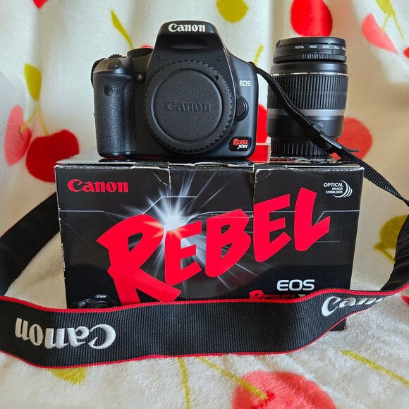 Canon EOS Rebel XSi Digital DSLR Camera Kit + Additional Accessories - Picture 2 of 10